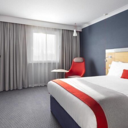 Holiday Inn Express Earls
