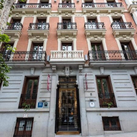 Petit Palace Lealtad Plaza