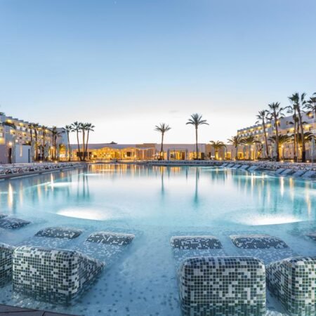 Grand Palladium White Island